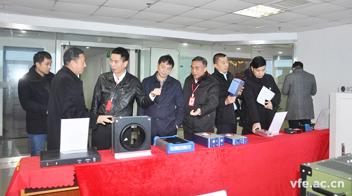 雙方參觀了解銀河電氣自主研發的各類產品 雙方參觀了解銀河電氣自主研發的各類產品