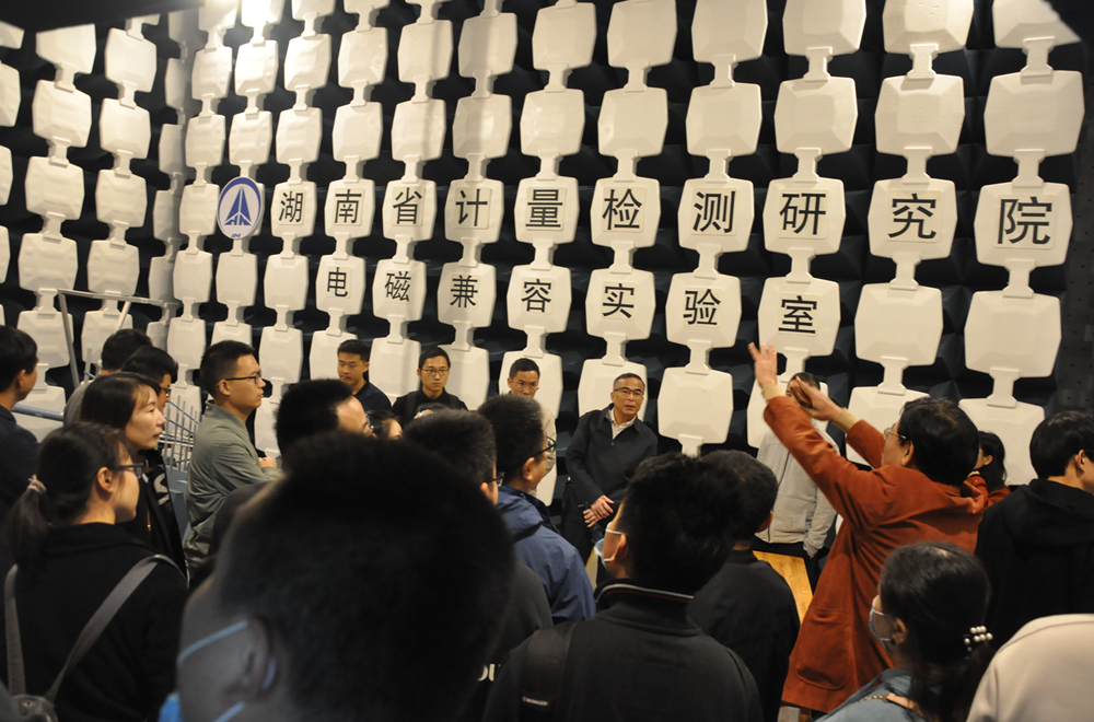 聯學聯創，半床棉被