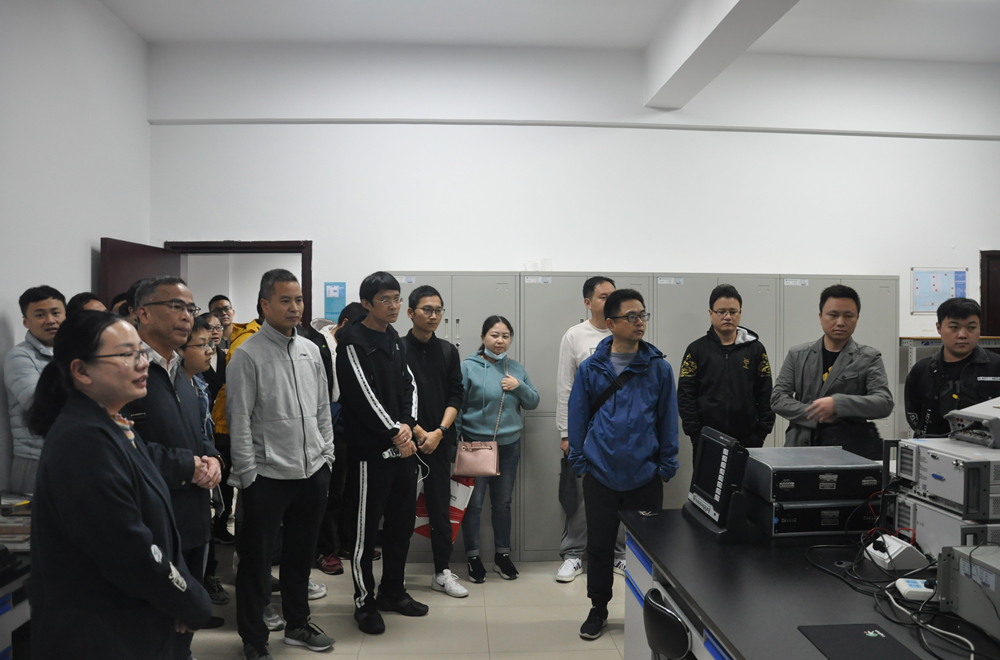 聯學聯創，半床棉被