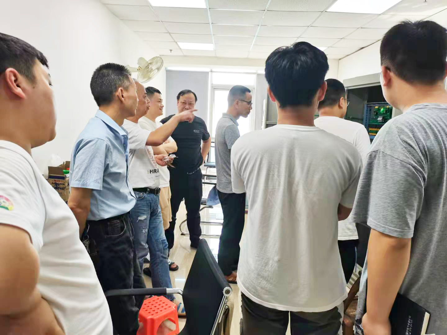 銀河電氣組織生產部學習電氣柜安裝布線工藝 銀河電氣組織生產部學習電氣柜安裝布線工藝