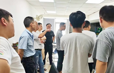 銀河電氣組織生產部學習電氣柜安裝布線工藝